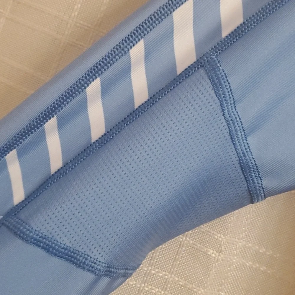 Nike top women's size Small S light blue black white grey activewear unified